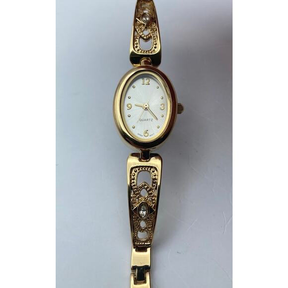 Elegant  Womens Quartz Watch Gold and Silver Tones Bracelet Style New Battery - Picture 3 of 7